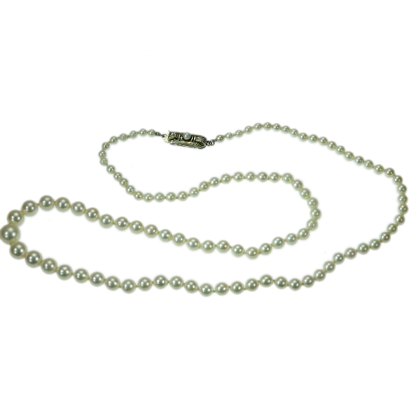 Vintage ascending pearl necklace